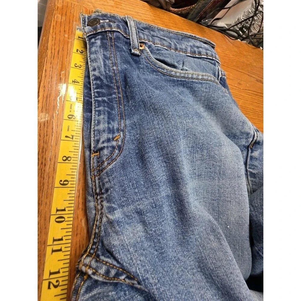 Levi's Men's Size 34 X 32 Medium Blue Denim Jeans Straight Leg